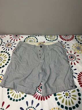 Hollister Men's Size 32 Striped Seersucker Chino Shorts